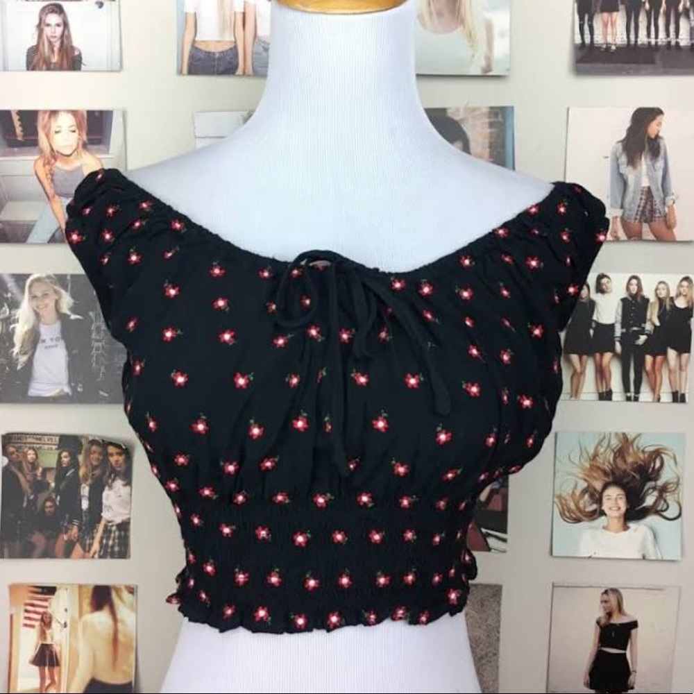 Brandy Melville Marilyn Top | Black/ Red Design